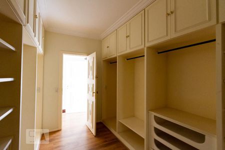 Apartamento à venda com 500m², 4 quartos e 5 vagas Apartamento à venda com 500m², 4 quartos e 5 vagasCloset 2 da Suíte master