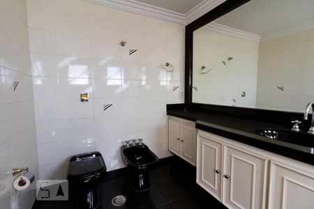 Apartamento à venda com 500m², 4 quartos e 5 vagas Apartamento à venda com 500m², 4 quartos e 5 vagasBanheiro da Suíte 3