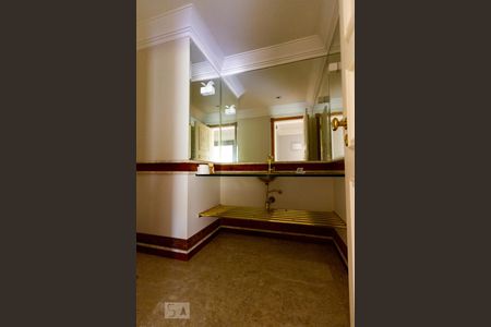 Apartamento à venda com 500m², 4 quartos e 5 vagas Apartamento à venda com 500m², 4 quartos e 5 vagasLavabo