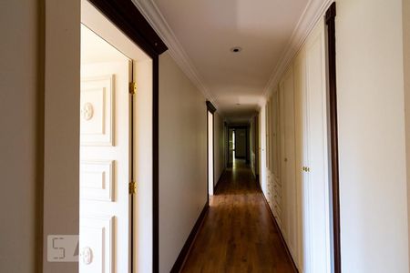 Apartamento à venda com 500m², 4 quartos e 5 vagas Apartamento à venda com 500m², 4 quartos e 5 vagasCorredor