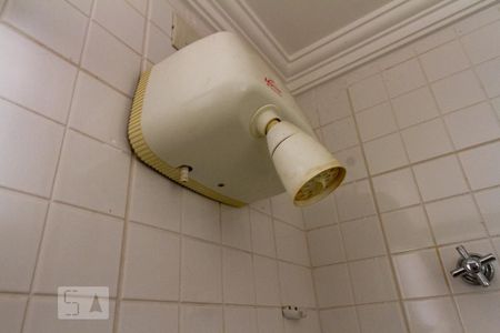 Apartamento à venda com 500m², 4 quartos e 5 vagas Apartamento à venda com 500m², 4 quartos e 5 vagasBanheiro de Serviço - Chuveiro