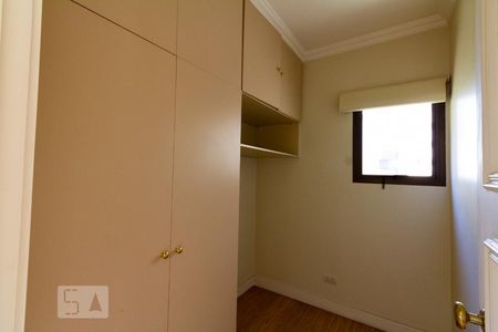 Apartamento à venda com 500m², 4 quartos e 5 vagas Apartamento à venda com 500m², 4 quartos e 5 vagasQuarto de Serviço 2