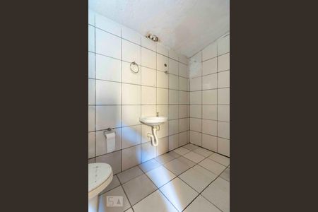 Banheiro de casa para alugar com 1 quarto, 40m² em Jardim das Camélias, São Paulo