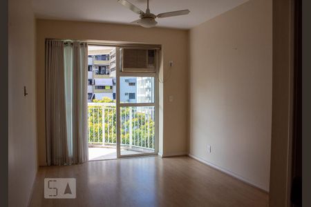 Apartamento para alugar com 90m², 3 quartos e 1 vagaSala
