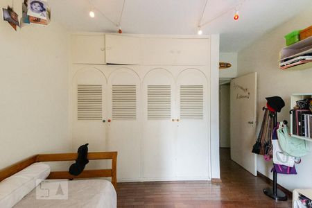 Apartamento à venda com 130m², 4 quartos e 1 vagaQuarto 2