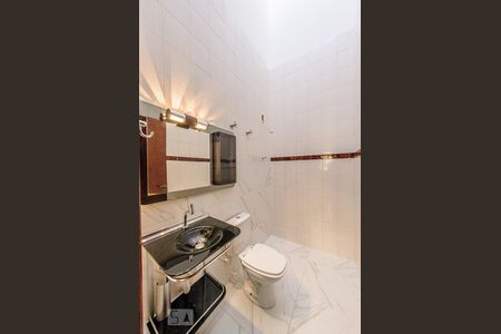 Casa à venda com 380m², 5 quartos e 6 vagas Casa à venda com 380m², 5 quartos e 6 vagasBanheiro Social