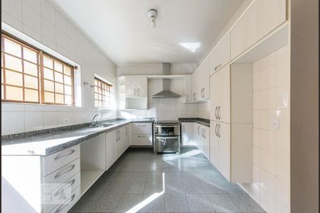 Casa à venda com 380m², 5 quartos e 6 vagas Casa à venda com 380m², 5 quartos e 6 vagasCozinha