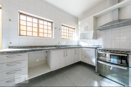 Casa à venda com 380m², 5 quartos e 6 vagas Casa à venda com 380m², 5 quartos e 6 vagasCozinha