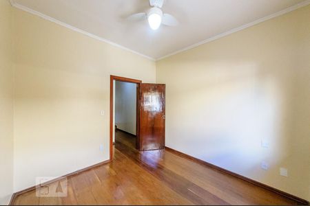 Casa à venda com 380m², 5 quartos e 6 vagas Casa à venda com 380m², 5 quartos e 6 vagasQuarto 2