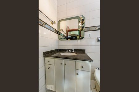 Casa à venda com 380m², 5 quartos e 6 vagas Casa à venda com 380m², 5 quartos e 6 vagasBanheiro - Suite 2