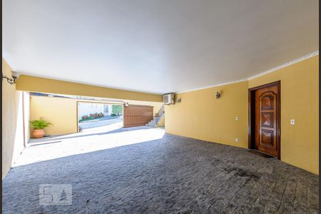 Casa à venda com 380m², 5 quartos e 6 vagas Casa à venda com 380m², 5 quartos e 6 vagasGaragem