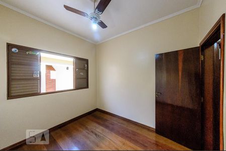 Casa à venda com 380m², 5 quartos e 6 vagas Casa à venda com 380m², 5 quartos e 6 vagasQuarto 4 - Suite 2