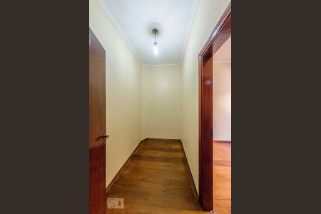 Casa à venda com 380m², 5 quartos e 6 vagas Casa à venda com 380m², 5 quartos e 6 vagasCloset Quarto 4 - Suite 2