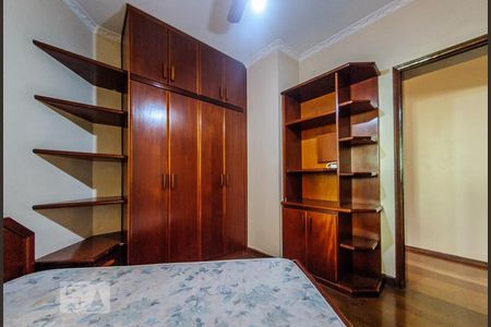 Casa à venda com 380m², 5 quartos e 6 vagas Casa à venda com 380m², 5 quartos e 6 vagasQuarto 1