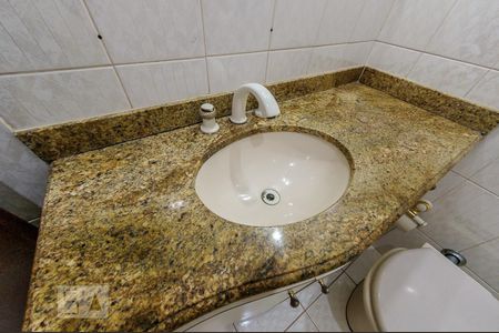 Casa à venda com 380m², 5 quartos e 6 vagas Casa à venda com 380m², 5 quartos e 6 vagasBanheiro - Suite 1