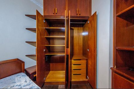 Casa à venda com 380m², 5 quartos e 6 vagas Casa à venda com 380m², 5 quartos e 6 vagasQuarto 1