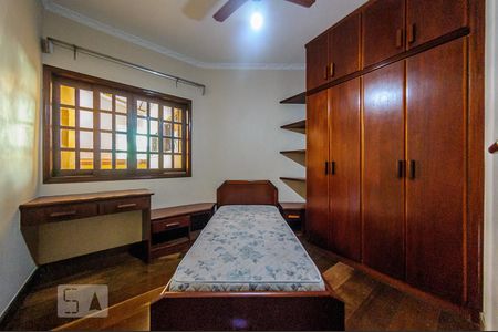 Casa à venda com 380m², 5 quartos e 6 vagas Casa à venda com 380m², 5 quartos e 6 vagasQuarto 1