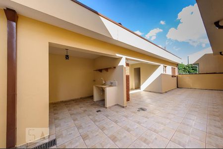 Casa à venda com 380m², 5 quartos e 6 vagas Casa à venda com 380m², 5 quartos e 6 vagasÁrea Externa - Edícula