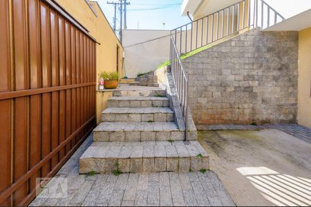 Casa à venda com 380m², 5 quartos e 6 vagas Casa à venda com 380m², 5 quartos e 6 vagasEscada - Entrada