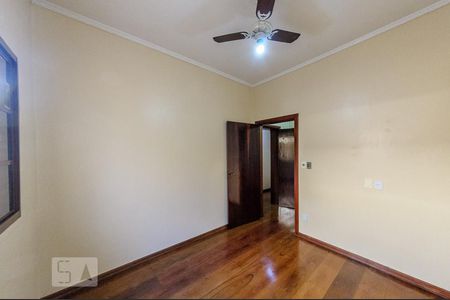 Casa à venda com 380m², 5 quartos e 6 vagas Casa à venda com 380m², 5 quartos e 6 vagasQuarto 4 - Suite 2