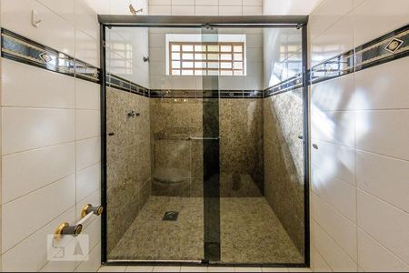 Casa à venda com 380m², 5 quartos e 6 vagas Casa à venda com 380m², 5 quartos e 6 vagasBanheiro - Suite 2