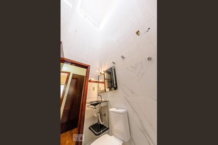 Casa à venda com 380m², 5 quartos e 6 vagas Casa à venda com 380m², 5 quartos e 6 vagasBanheiro Social