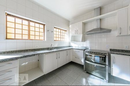 Casa à venda com 380m², 5 quartos e 6 vagas Casa à venda com 380m², 5 quartos e 6 vagasCozinha