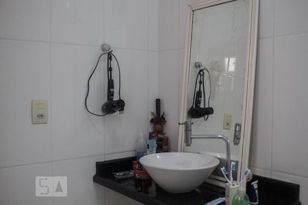 Casa à venda com 500m², 4 quartos e 8 vagasBanheiro da Suíte 2