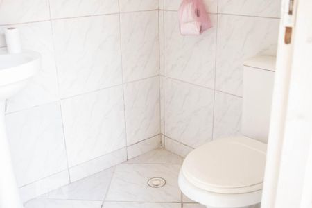 Casa à venda com 500m², 4 quartos e 8 vagasBanheiro da Área de Serviço