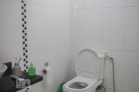 Casa à venda com 500m², 4 quartos e 8 vagasBanheiro da Suíte 2