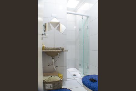 Banheiro de casa de condomínio para alugar com 2 quartos, 74m² em Jardim Norma, São Paulo
