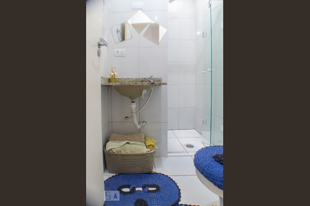 Banheiro de casa de condomínio para alugar com 2 quartos, 74m² em Jardim Norma, São Paulo