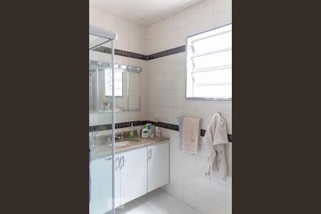 Casa à venda com 180m², 3 quartos e 4 vagassuíte 1