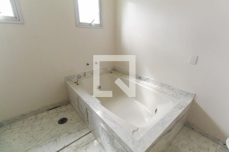 Apartamento à venda com 335m², 5 quartos e 6 vagas Apartamento à venda com 335m², 5 quartos e 6 vagasBanheiro do Quarto 4