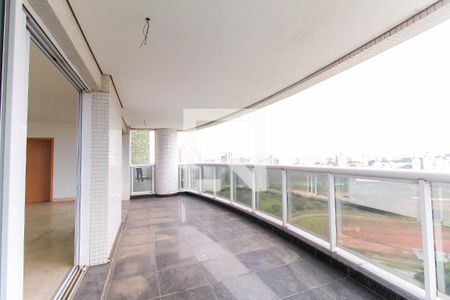 Apartamento à venda com 335m², 5 quartos e 6 vagas Apartamento à venda com 335m², 5 quartos e 6 vagasSacada