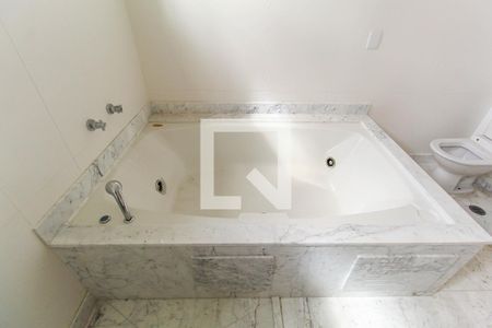 Apartamento à venda com 335m², 5 quartos e 6 vagas Apartamento à venda com 335m², 5 quartos e 6 vagasBanheiro do Quarto 4