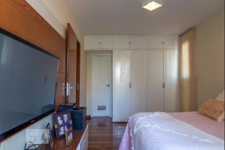 Apartamento à venda com 200m², 5 quartos e 3 vagasQuarto 2 - Suíte 2