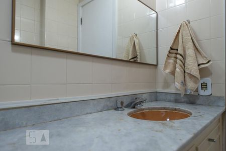 Apartamento à venda com 200m², 5 quartos e 3 vagasBanheiro da Suíte 1