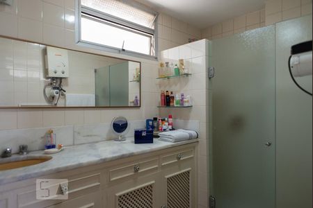 Apartamento à venda com 200m², 5 quartos e 3 vagasBanheiro da Suíte 2