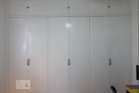 Apartamento à venda com 200m², 5 quartos e 3 vagasQuarto 3 - armários