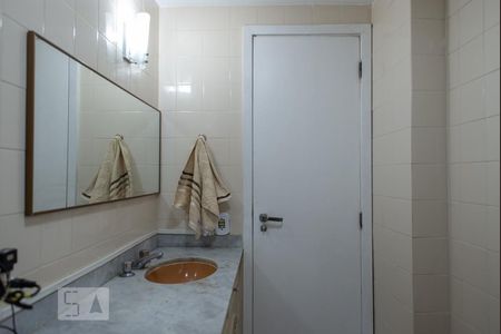 Apartamento à venda com 200m², 5 quartos e 3 vagasBanheiro da Suíte 1
