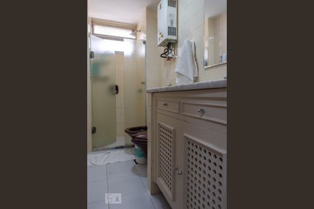 Apartamento à venda com 200m², 5 quartos e 3 vagasBanheiro Social