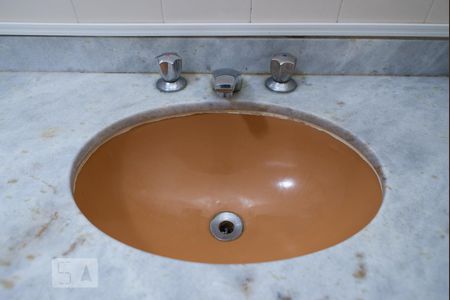 Apartamento à venda com 200m², 5 quartos e 3 vagasBanheiro da Suíte 1 - torneira