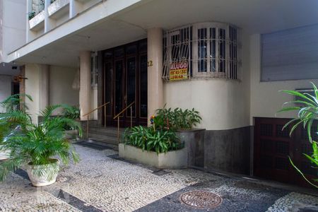 Apartamento à venda com 70m², 1 quarto e sem vagaFachada e portaria