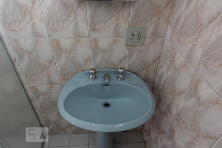 Apartamento à venda com 75m², 2 quartos e 1 vagaBanheiro Corredor