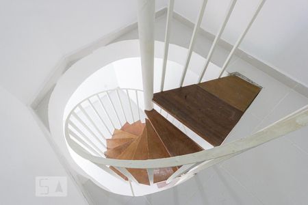 Escada (2º andar) de casa de condomínio para alugar com 2 quartos, 100m² em Taquara, Rio de Janeiro