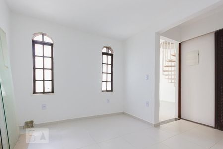 Sala de Estar (1º andar) de casa de condomínio para alugar com 2 quartos, 100m² em Taquara, Rio de Janeiro