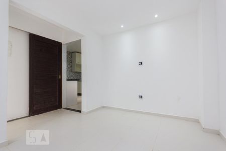 Sala de Estar (1º andar) de casa de condomínio para alugar com 2 quartos, 100m² em Taquara, Rio de Janeiro