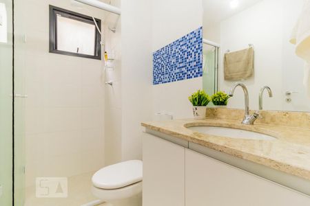 Banheiro de kitnet/studio para alugar com 1 quarto, 25m² em Centro, São Paulo