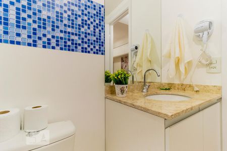 Banheiro de kitnet/studio para alugar com 1 quarto, 25m² em Centro, São Paulo